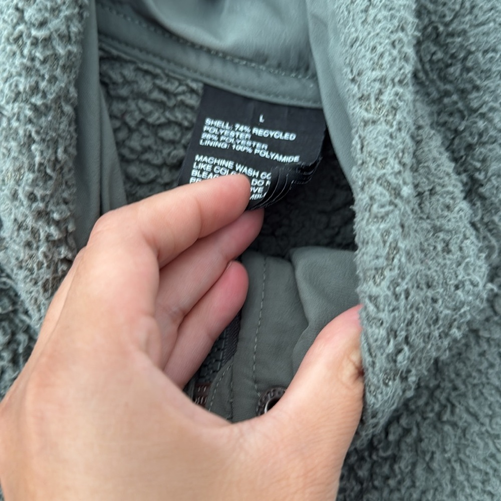 Vuori Women's Cozy Sherpa Jacket - Picture 3 of 3